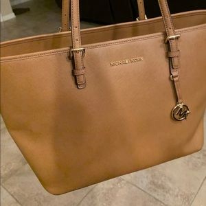 Mk voyager tote bag in tan